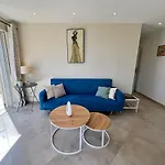 Luminous 2 Bedroom - Panoramic Sea & Mountain View Terrace * Монтичелло