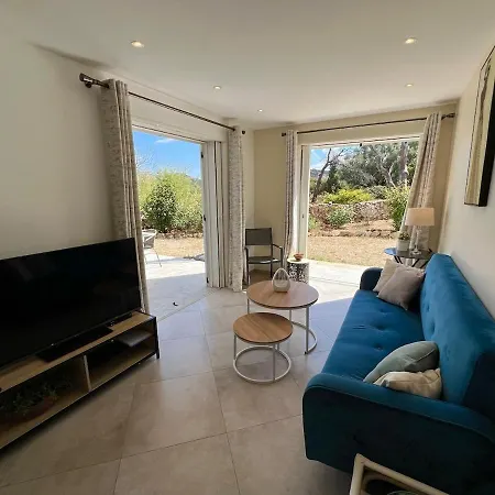 アパート Luminous 2 Bedroom - Panoramic Sea & Mountain View Terrace モンティセロ