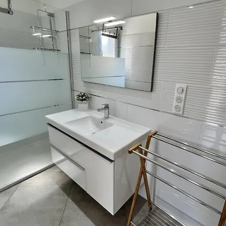 アパート Luminous 2 Bedroom - Panoramic Sea & Mountain View Terrace