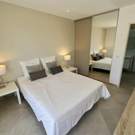 Luminous 2 Bedroom - Panoramic Sea & Mountain View Terrace Lejlighed *