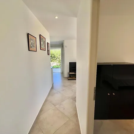 Luminous 2 Bedroom - Panoramic Sea & Mountain View Terrace Lejlighed *