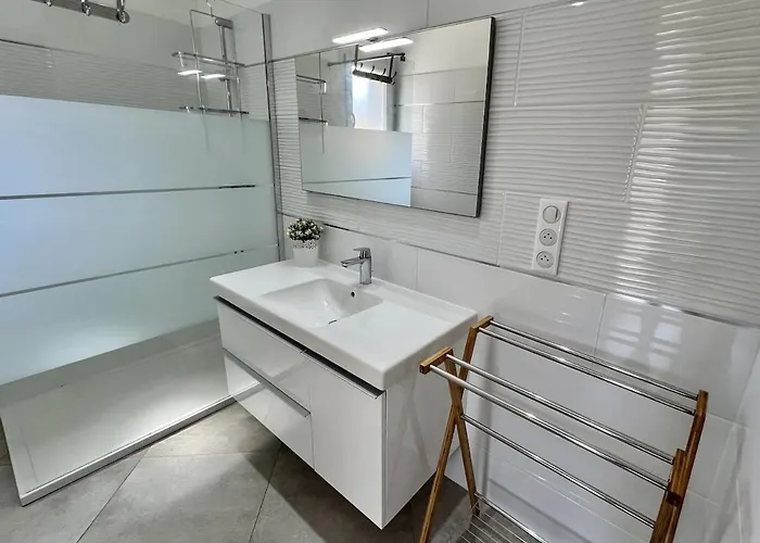 アパート Luminous 2 Bedroom - Panoramic Sea & Mountain View Terrace