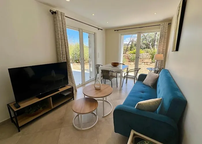 Luminous 2 Bedroom - Panoramic Sea & Mountain View Terrace