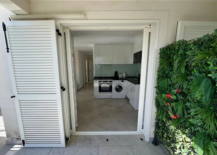 Luminous 2 Bedroom - Panoramic Sea & Mountain View Terrace アパート