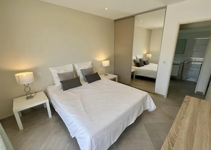 Luminous 2 Bedroom - Panoramic Sea & Mountain View Terrace アパート *