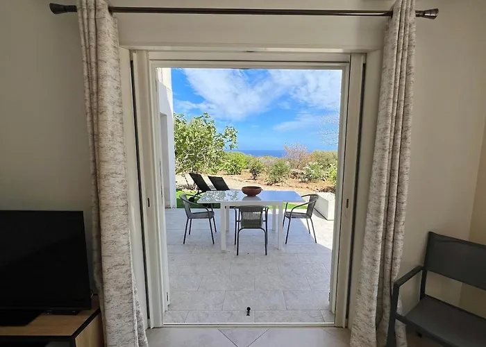 Luminous 2 Bedroom - Panoramic Sea & Mountain View Terrace *