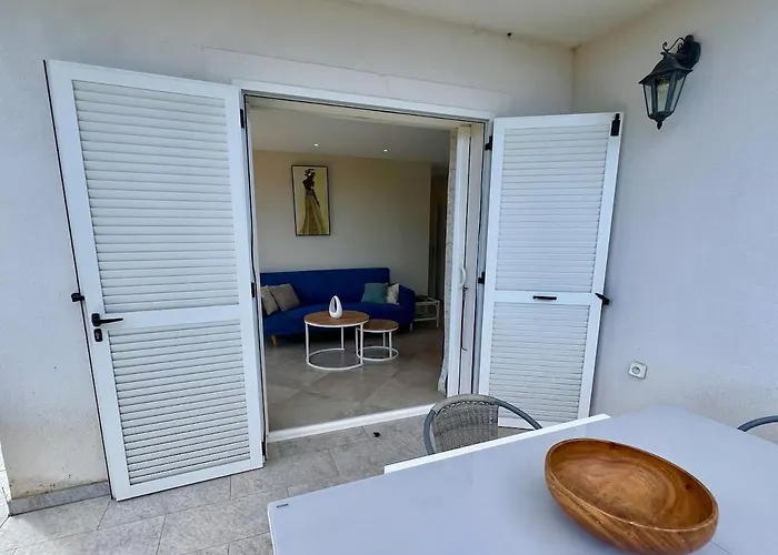 アパート Luminous 2 Bedroom - Panoramic Sea & Mountain View Terrace モンティセロ