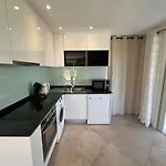Luminous 2 Bedroom - Panoramic Sea & Mountain View Terrace Monticello