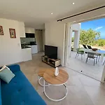 Luminous 2 Bedroom - Panoramic Sea & Mountain View Terrace Apartman Monticello
