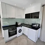 Luminous 2 Bedroom - Panoramic Sea & Mountain View Terrace Apartman Monticello