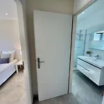 Luminous 2 Bedroom - Panoramic Sea & Mountain View Terrace Monticello