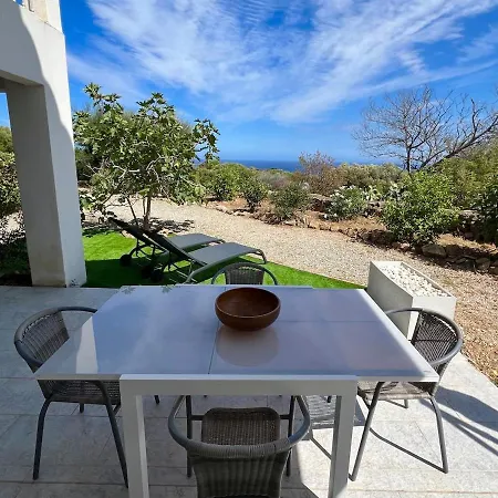 Luminous 2 Bedroom - Panoramic Sea & Mountain View Terrace Monticello