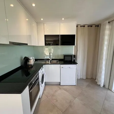 Luminous 2 Bedroom - Panoramic Sea & Mountain View Terrace 몽티셀로