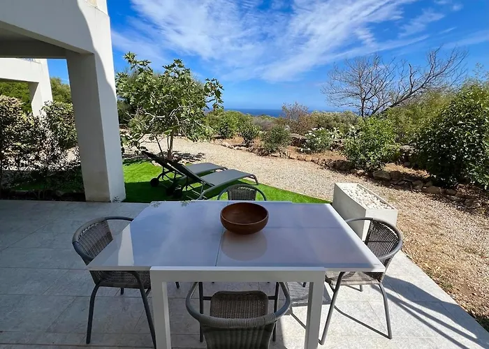 Luminous 2 Bedroom - Panoramic Sea & Mountain View Terrace Monticello