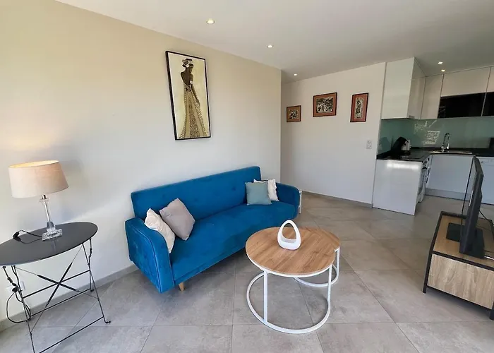 Luminous 2 Bedroom - Panoramic Sea & Mountain View Terrace * Monticello