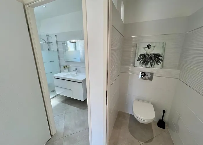 Luminous 2 Bedroom - Panoramic Sea & Mountain View Terrace