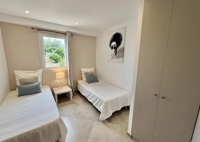 Luminous 2 Bedroom - Panoramic Sea & Mountain View Terrace * Monticello