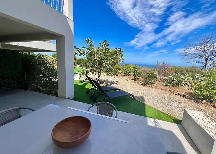 Luminous 2 Bedroom - Panoramic Sea & Mountain View Terrace * Μοντιτσέλο