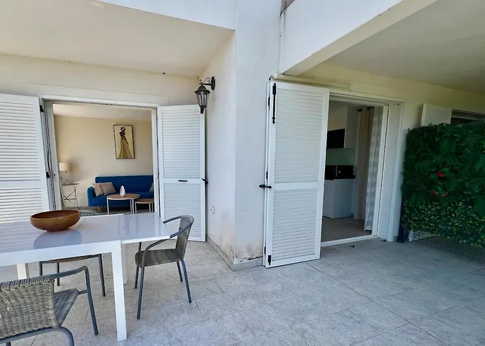 Luminous 2 Bedroom - Panoramic Sea & Mountain View Terrace Monticello